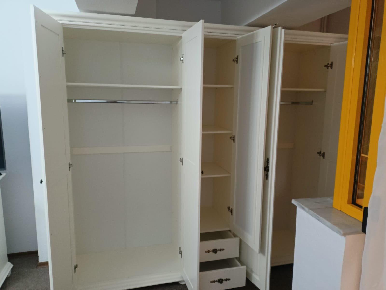 Massivholzschrank „Skagen“ mit 5 Türen, 242 cm