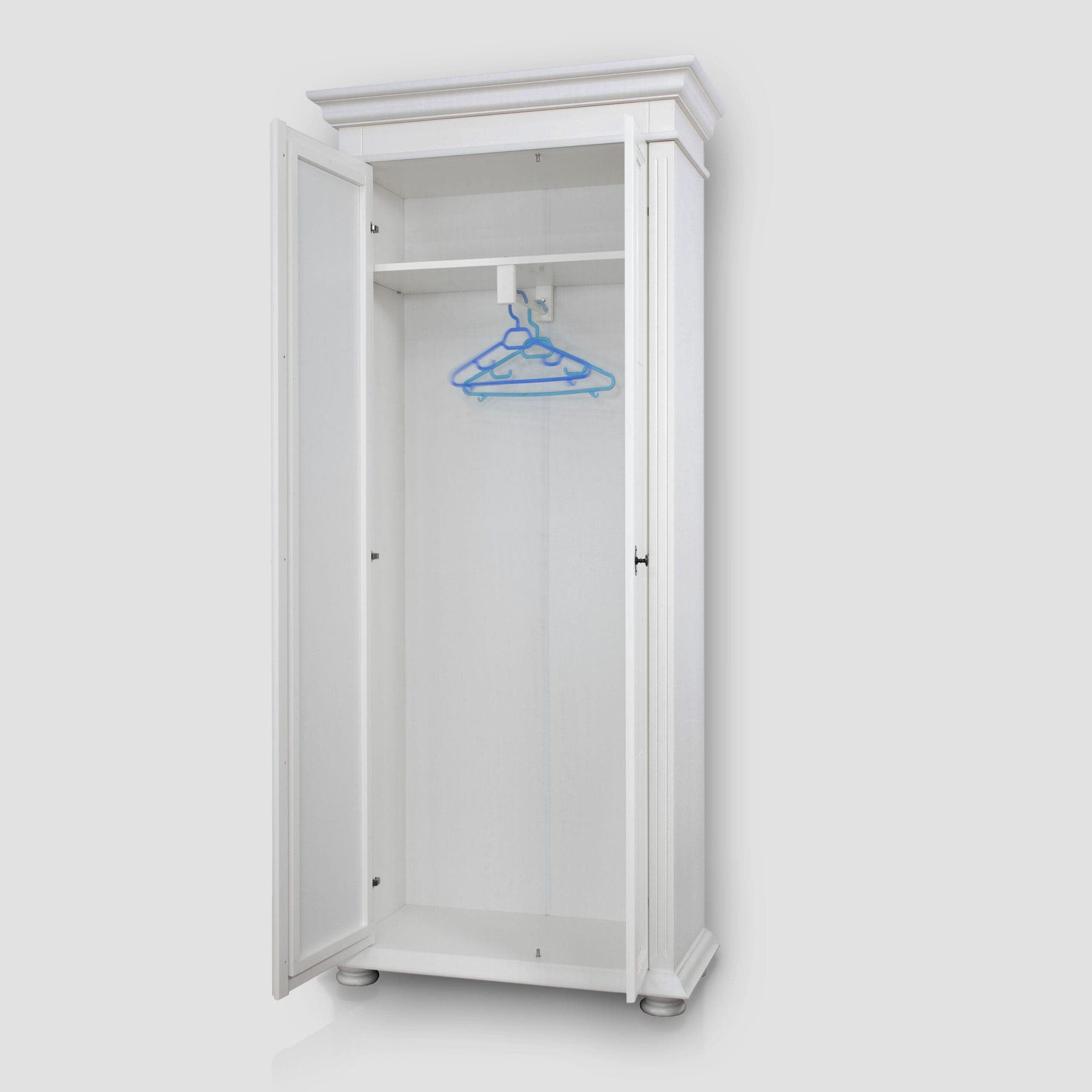 Asymmetrischer Massivholzschrank Skagen für den Flur